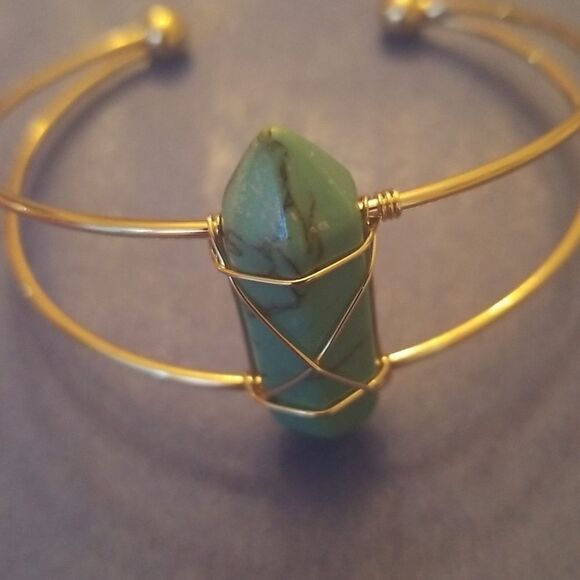 Turquoise gold tone cuff bracelet - Picture 9 of 10